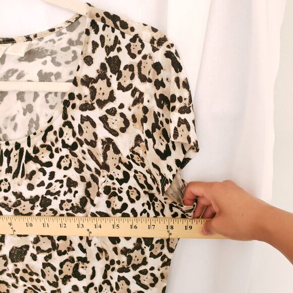 Chico's Beige Animal Leopard Print Short Sleeve Long Dress with Slits Size L (2) - Picture 5 of 10